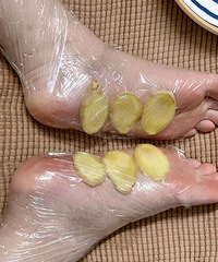 抓住冬病夏治的好时机,三伏天生姜贴脚去湿,整个人都打开了!