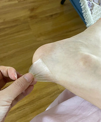 买了后脚跟防磨贴,超级无敌好用!