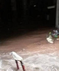 车停车库被淹,打了拖车电话要等下午