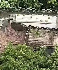 重庆通远门城墙因暴雨导致局部滑坡