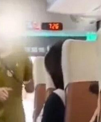 导游强制购物整车游客齐心下车抵制
