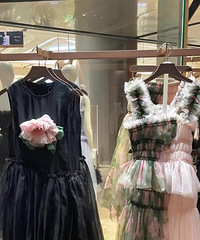 UR设计师联名款上架,这是打算卖给谁?