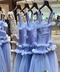 逛街看到UR设计师联名款衣服,这是打算卖给谁?有人买吗?