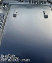 Ů�ӽ�����ͣ�ھ����ſڣ���İ����˽�Բ������գ�������Ԫ