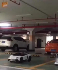 ���Ӱ���߳�ͣ���Լ���λ�ϣ�ȴ����ҵ�һ����ߣ���ҵ��̫��˽��