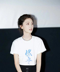 周冬雨怎么变样了?这次的妆容好真心好看,让人眼前一亮