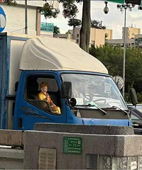 ��Ȼ���˰ѷ���������ڳ����ϣ�  �����ô���������أ�