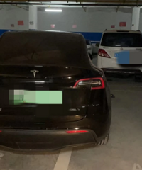 Ů�ھӵĳ�����ͣ����һ����ռ����λ�������ҵĳ�λ�ֱ�ռ��һ��