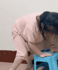 脑瘫女孩豆豆上小学,学校特意为她改造了一间厕所