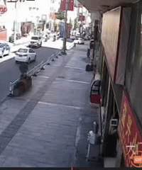 ����ͻȻʧ�أ���ײ9��Ħ�г���4���������ͣ������