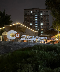 ������ھ����Աߺ����壬ͦС�ʣ�û�뵽����ư����⻹����