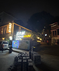 ������ھ����Աߺ����壬ͦС�ʣ�û�뵽����ư����⻹����