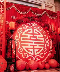 男友不参加同事的婚礼,去参加高中同学的婚礼,还不带我是啥意思