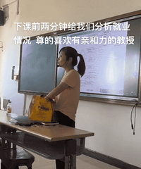 ����һ��ѧŮ�����Ͽα��ģ���Ƶ�ع�����ѣ���ֱ��������