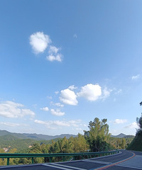 �����ڰ��յ�ɽ��Ϲת�ƣ�û�뵽һ���е�ˮƽʡ�ݵ�ũ�壬��չ��