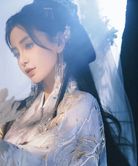Anglebaby又拍了一组月神写真,整个一仙女下凡,太美了