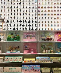 当我踏进这家潮玩店,就走不动路了啊