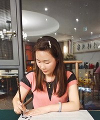 82���и�Ů���ĵ����������飬���������߱�
