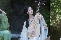 �¶�������ѡ��װ��������д���ܴ����ֹ���Ů��