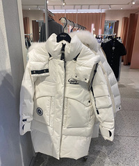 从ONLY看女装市场摆烂,淘宝39包邮品质,店里敢卖599