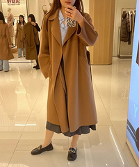 朗姿的大衣好好看,但是也太贵了吧?店里试了一看价格1万8…