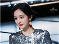 杨幂盘发造型梦回14年