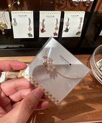 商场里看到的饰品,都是这个水平了吗?一条不知名项链卖240