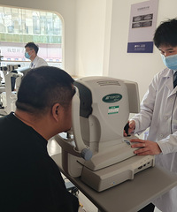 41岁大叔也要去做近视手术,定制化方案好科学