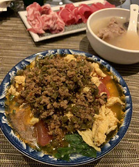 年轻人把五星酒店当食堂:年卡万元