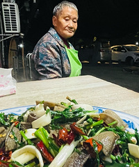 ��Ӭ����Ѱ�üǣ�С�����޵�̯������ǡ����ׯ