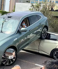 �ʽ�ͻ����M5�������Ϻ󳵳�����AEBʧЧ����ж���Ӧ