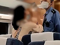 年轻女子脱光大闹高铁