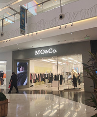 商场衣服这么咬人了吗?一个月工资在moco买件衣服就出脱完了