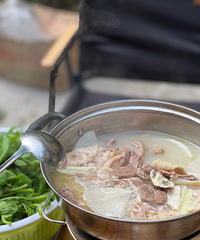 快拆迁了,抓住最后的时光在小院子吃羊肉汤锅