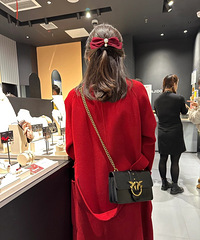 为什么实体店一个发夹要这么贵?随便拿起一个蝴蝶结夹要卖199