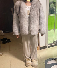 到底要多瘦穿皮草才好看啊?感觉自己穿上变成了一只熊…