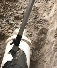 把家拆了才发现,下水道是被装修工人故意堵了