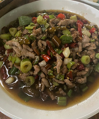 ��Ӭ�����Ƽ����޵�̯���ʺ��˶࣬�ٷ����˾����벻������