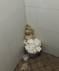 现在大学生的寝室都这么脏?