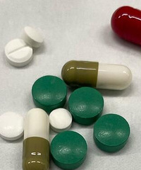 小诊所开的药,一颗比一颗苦