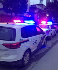һ��һŮ��������̧����������ͻ���г�����ͱ��