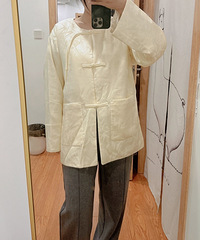 普通人再也不碰新中式穿搭了,穿起像茶楼服务员