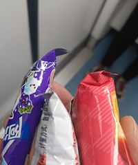 轻轨上很暖的一天,只是让了个坐