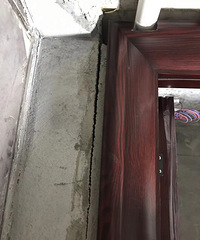 求助,按防盗门的墙裂了咋办?有补救办法吗?