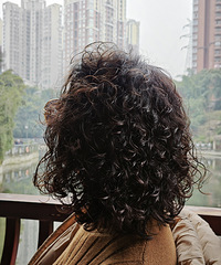 要过年了!带妈妈去烫了一个繁花“李李”同款卷发,一点没翻车
