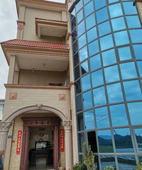 经典农村别墅:外表金碧辉煌,内部如毛坯?