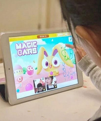 寒假熊孩子玩电子产品天天关房间