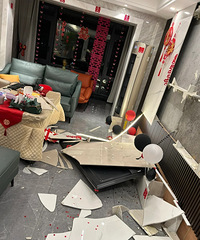 回家收获一份惊吓,岩板电视墙掉下来了
