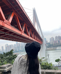 在市区当游客,逛老街、吃盒饭、看江景