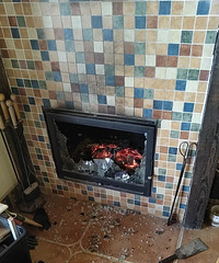 壁炉一周内爆了两张玻璃